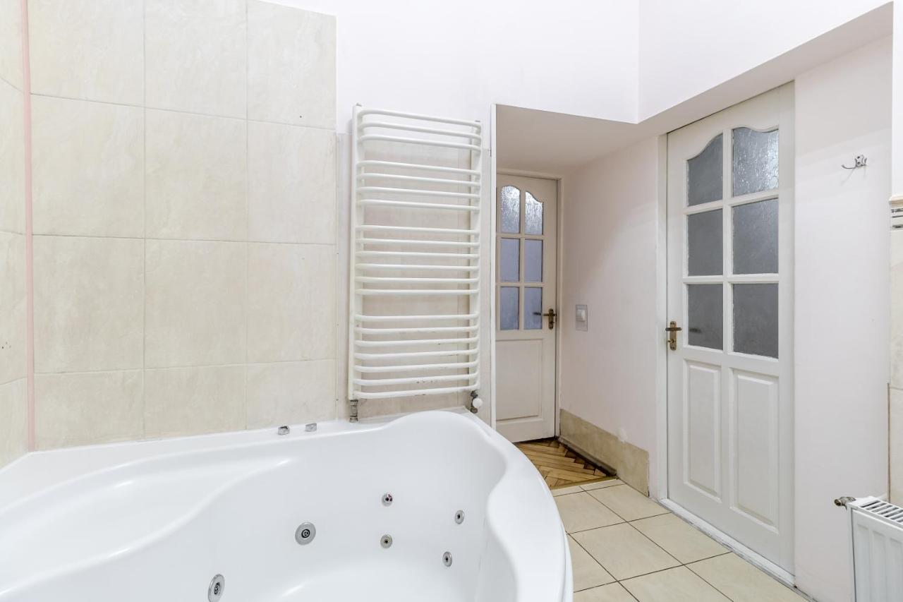 Striltsiv Apartment Lviv Kültér fotó
